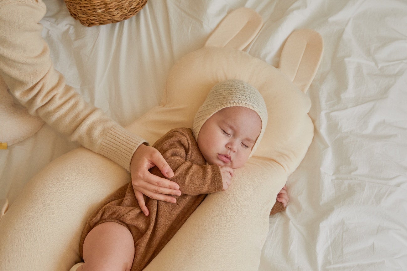 SNSで大反響！赤ちゃんの頭の形を守る「ユニースリープ」枕が7度目の