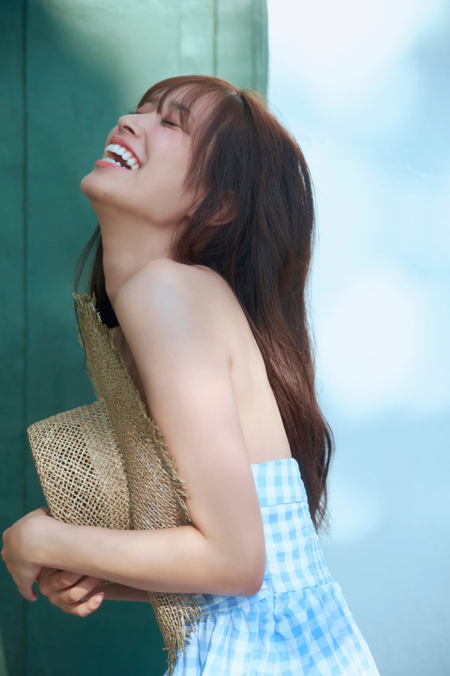 日向坂46佐々木久美、卒業前の1st写真集で魅せる！爽やか
