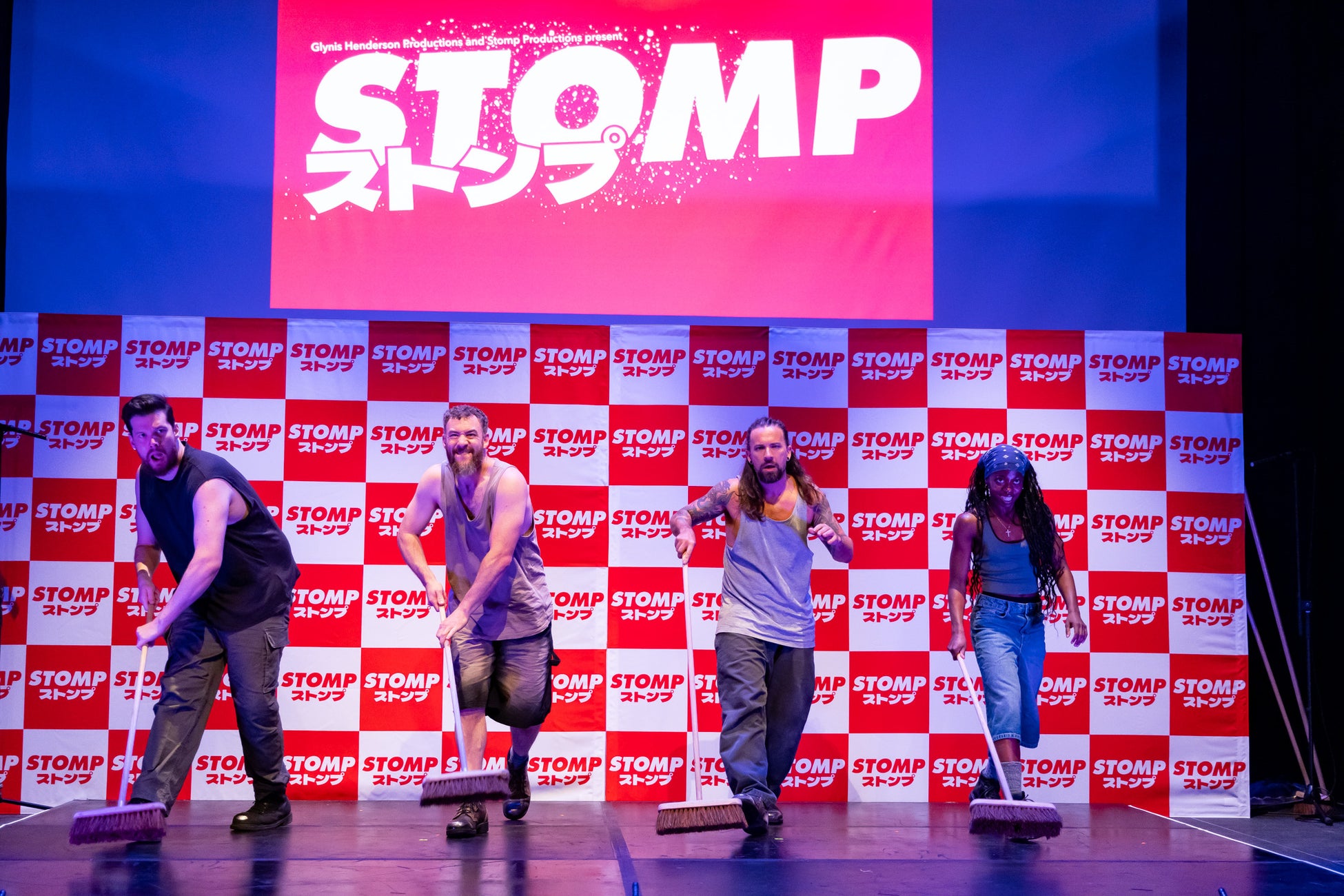 驚異の240万部突破！阿部智里「八咫烏シリーズ」が2025年の文藝