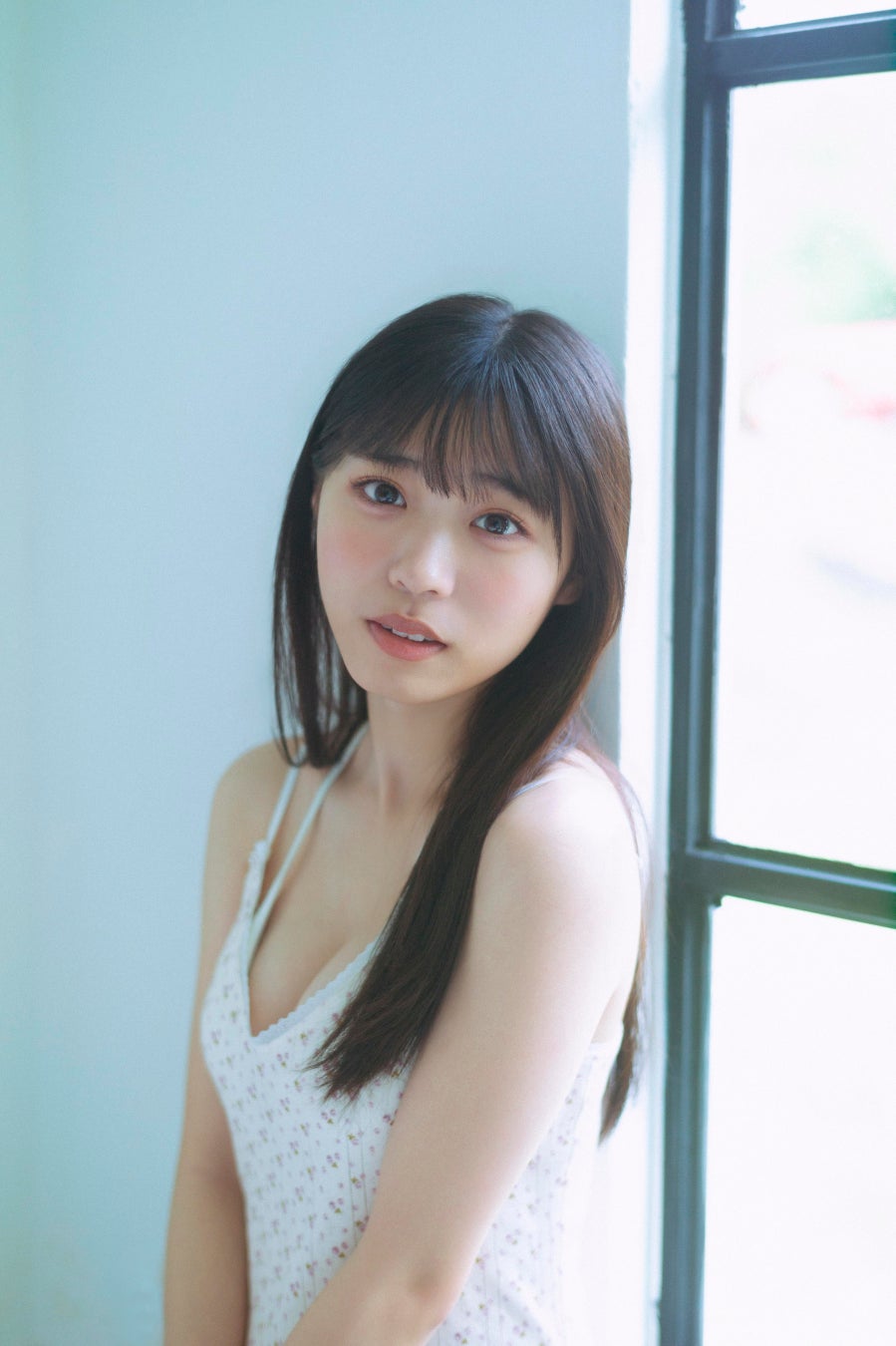 金澤亜美1st写真集「プロローグ」が発売前重版決定、3月イベント開催