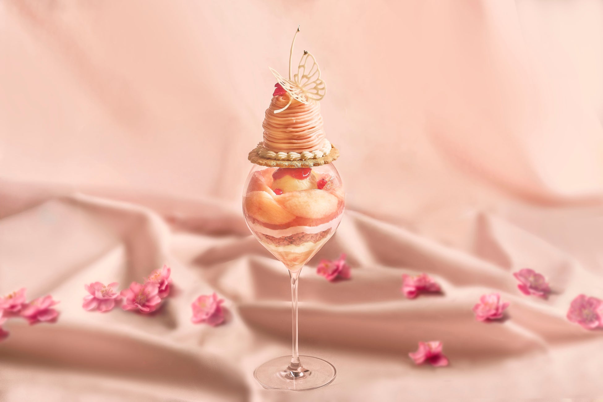 夏のフルーツパフェを楽しむ！7月限定スイーツ