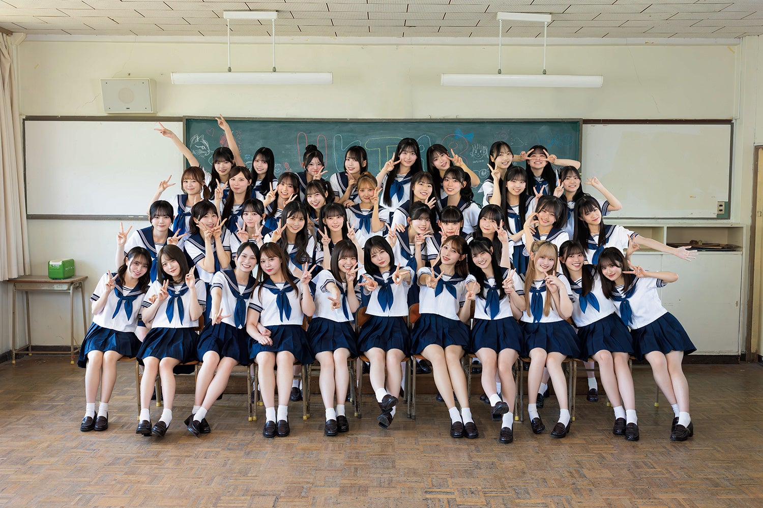 HKT48 15周年記念ムック発売！メンバー勢ぞろいの特別編集版 | 公募